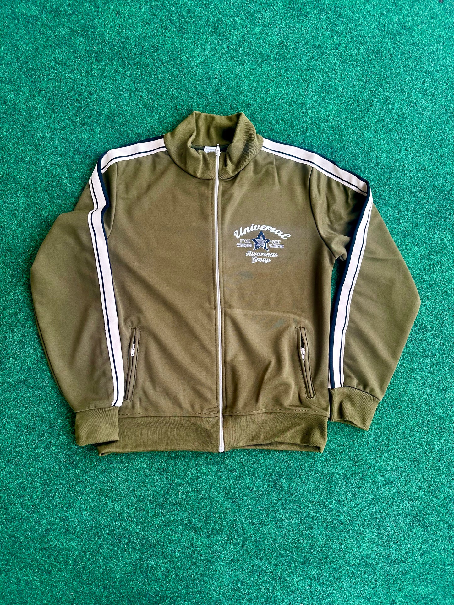 UNIVERSAL TRACKSUIT OLIVE/CREAM