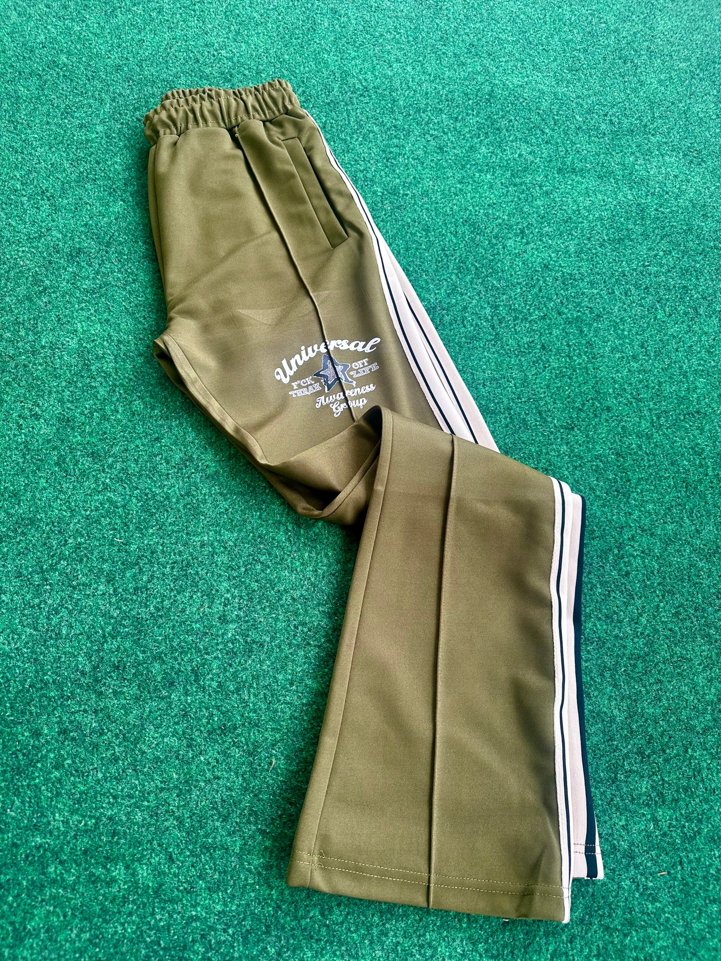 UNIVERSAL TRACKSUIT OLIVE/CREAM