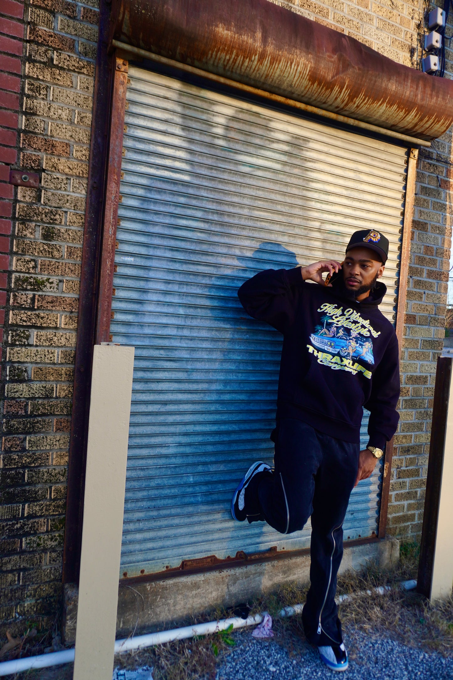 HIGH VIBES GARMET DYE HOODIE (BLACK)